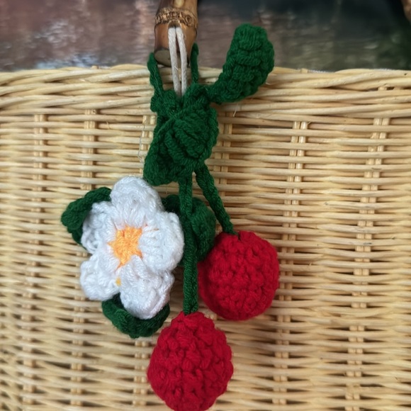 Wicker Basket Tote Handcrafted in Vietnam - Picture 2 of 16